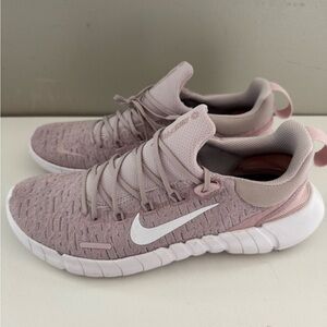Nike Women's free sneakers